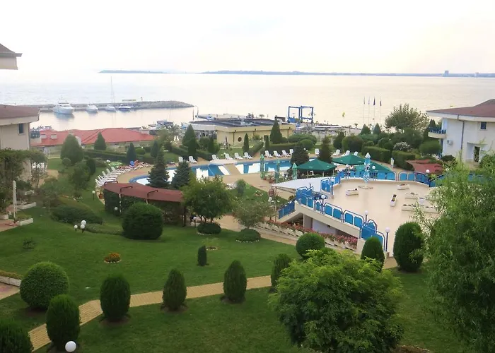 Apartment In Riviera Complex Sveti Vlas