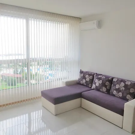 アパート In Riviera Complex *