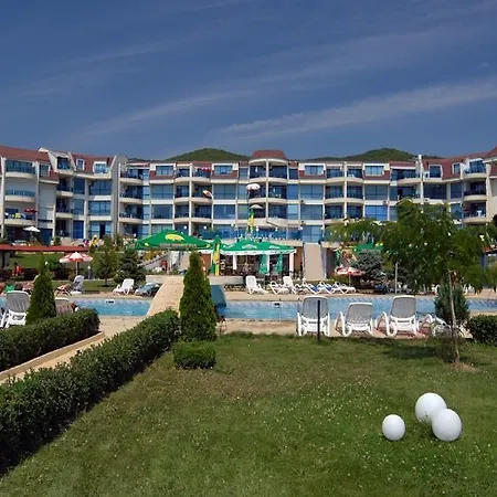 In Riviera Complex アパート