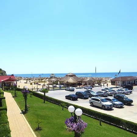 アパート In Riviera Complex *