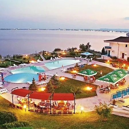 Apartment In Riviera Complex Sveti Vlas