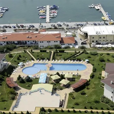 In Riviera Complex Apartment