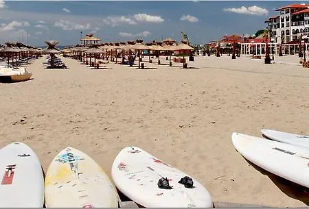 アパート In Riviera Complex *